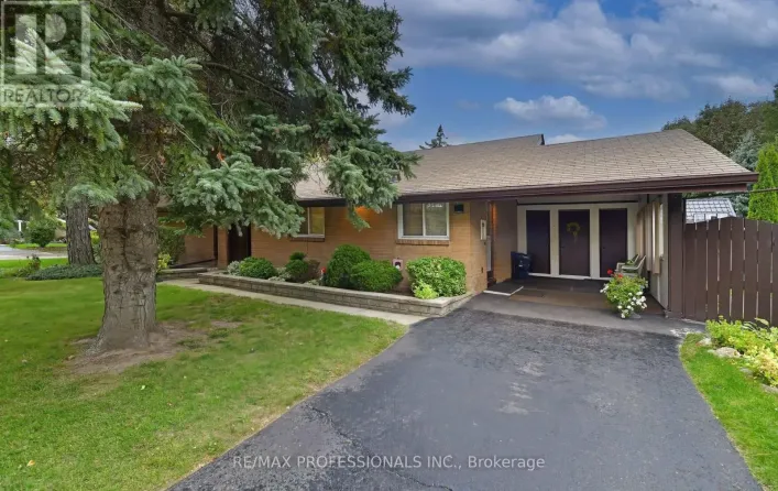 2 LESTERWOOD CRESCENT, Toronto