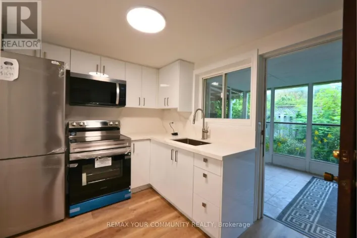 House for rent: 2 LISBURN CRESCENT, Toronto