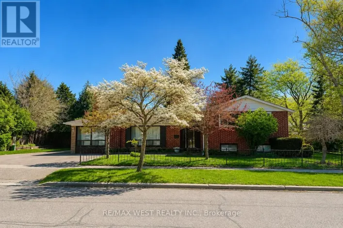 2 LISBURN CRESCENT, Toronto