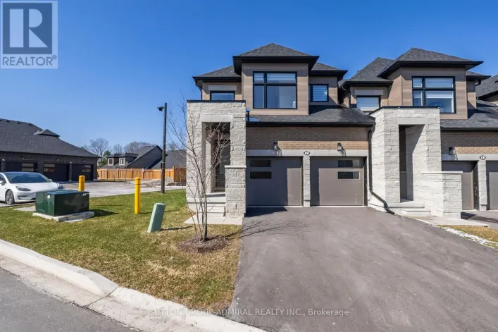 2 LOIS TORRANCE TRAIL, Uxbridge