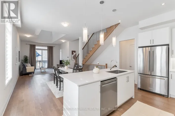 2 LOIS TORRANCE TRAIL, Uxbridge