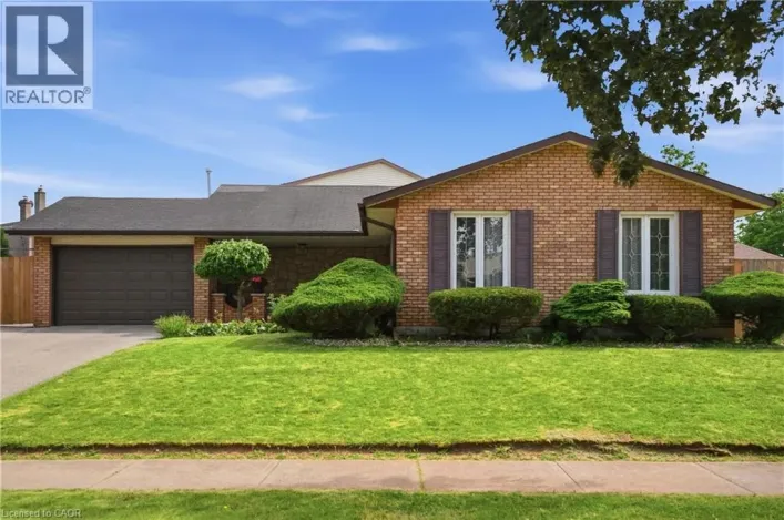 House for sale: 2 LORING Crescent, Stoney Creek
