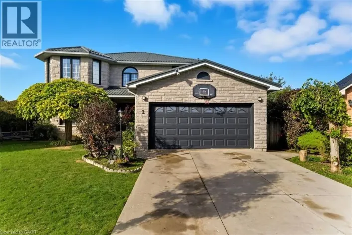 2 MORNINGSTAR Court, Hamilton