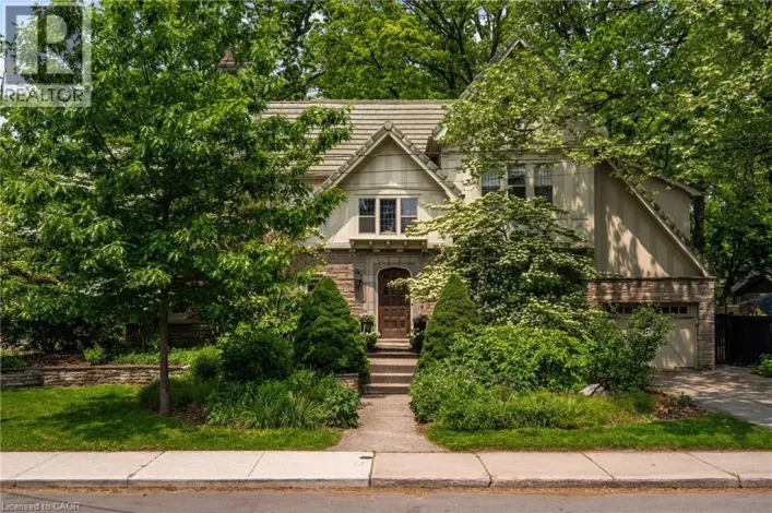 2 OAK KNOLL Drive, Hamilton