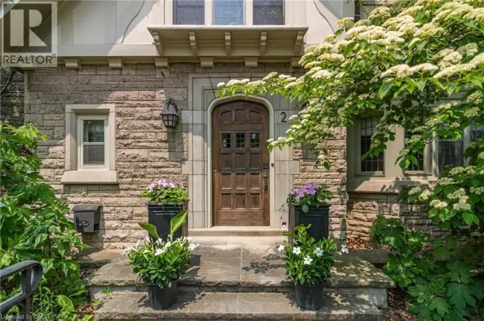 2 OAK KNOLL Drive, Hamilton