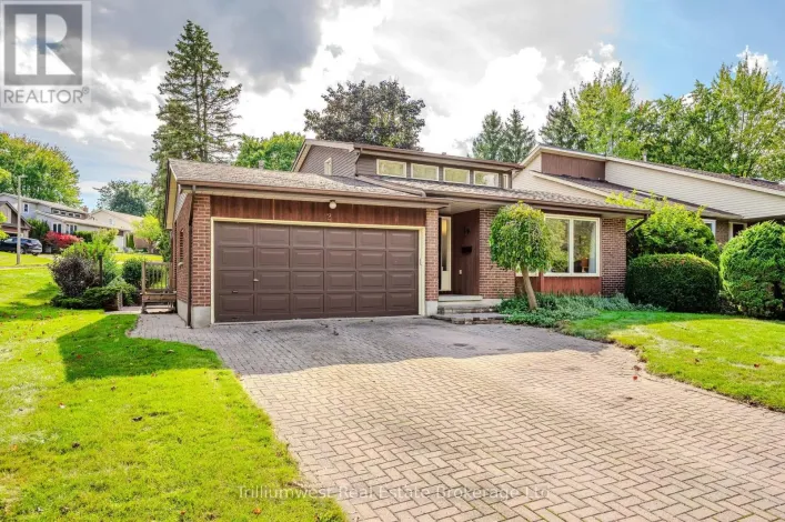 2 PICKWICK PLACE, Guelph