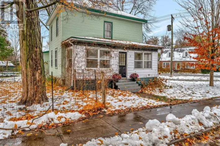 2 QUEEN STREET, Prince Edward County