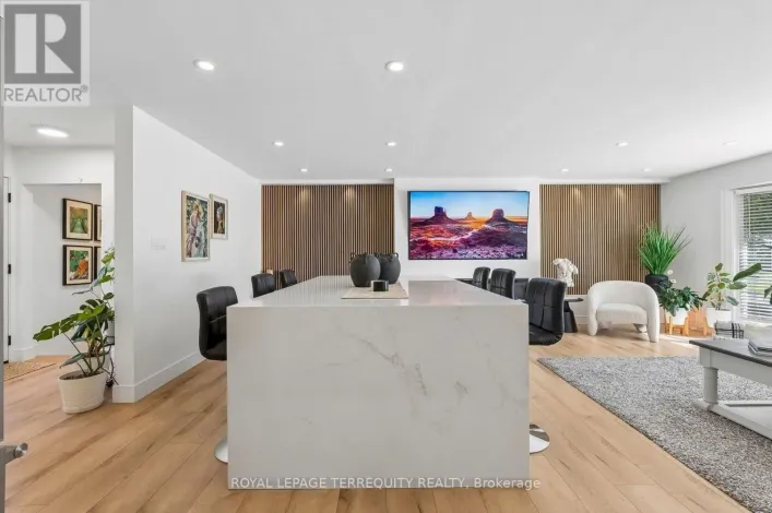 2 RICHBOURNE COURT, Toronto