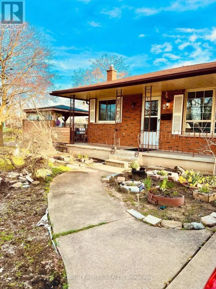 House for sale: 2 SHETLAND CRESCENT, St. Catharines