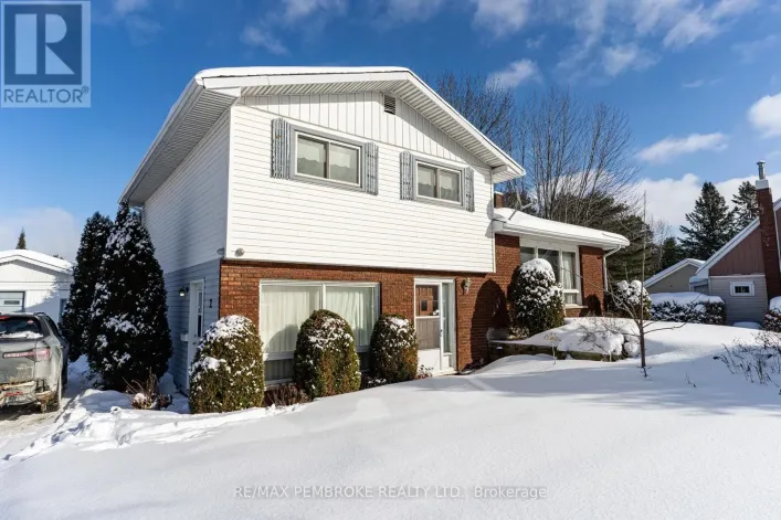 2 SILKE DRIVE, Petawawa