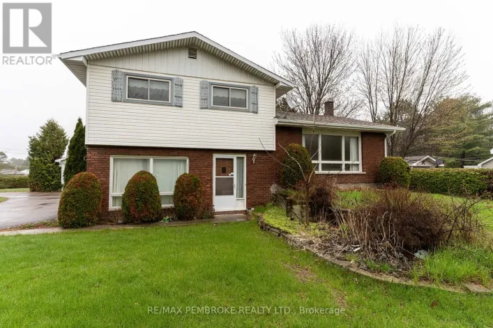 2 SILKE DRIVE, Petawawa