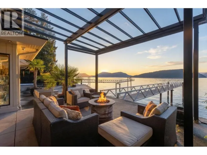 2 STRACHAN POINT ROAD, West Vancouver