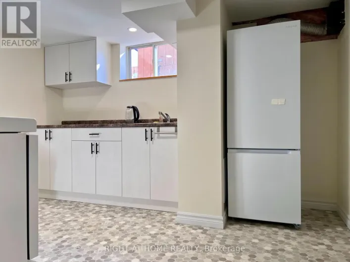 2 THORNCROFT CRESCENT, Ajax