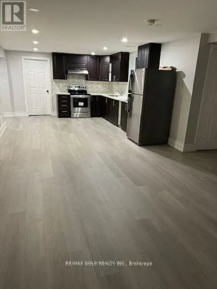 2 TWEEDSMUIR COURT, Brampton