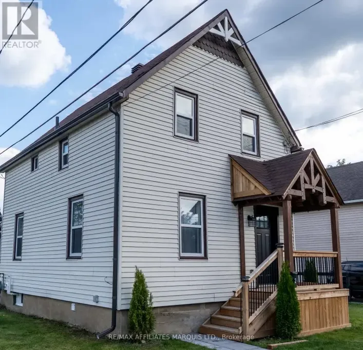 2 WHITEHEAD AVENUE, Cornwall