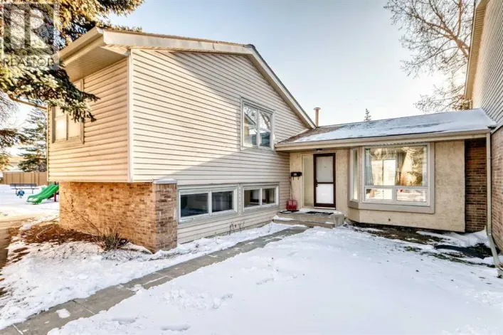 20, 123 Queensland Drive SE, Calgary