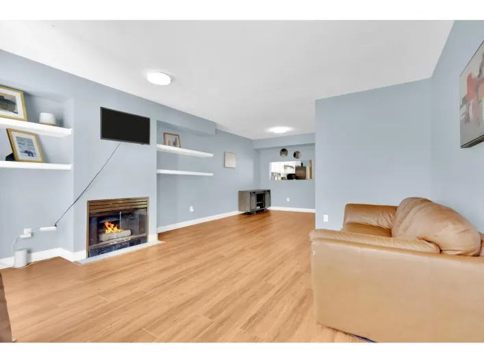 20 13713 72A AVENUE, Surrey