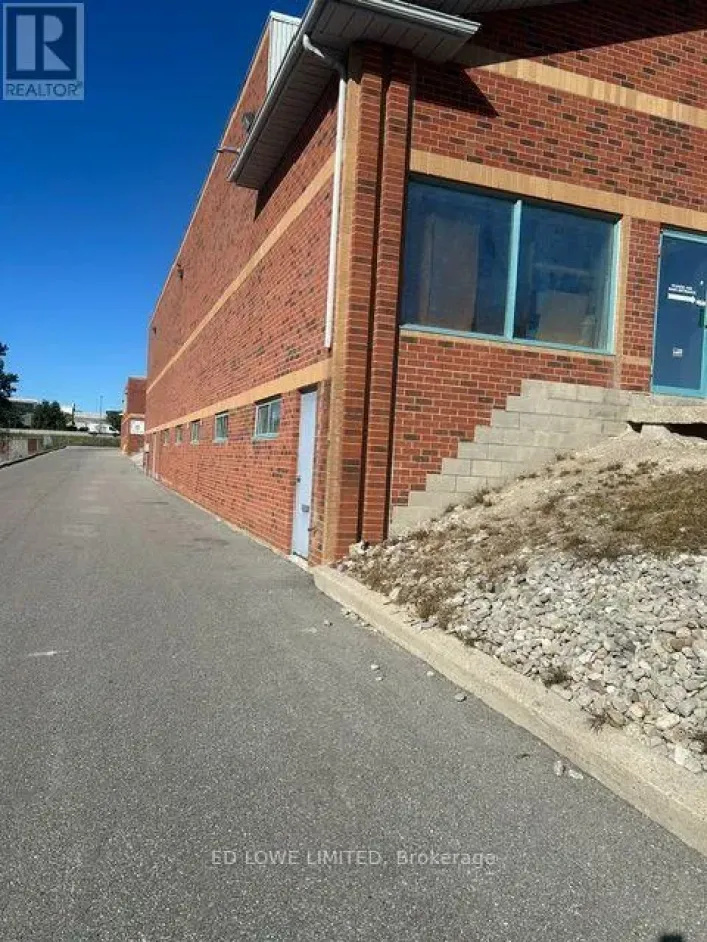20 & 21 - 106 SAUNDERS ROAD, Barrie