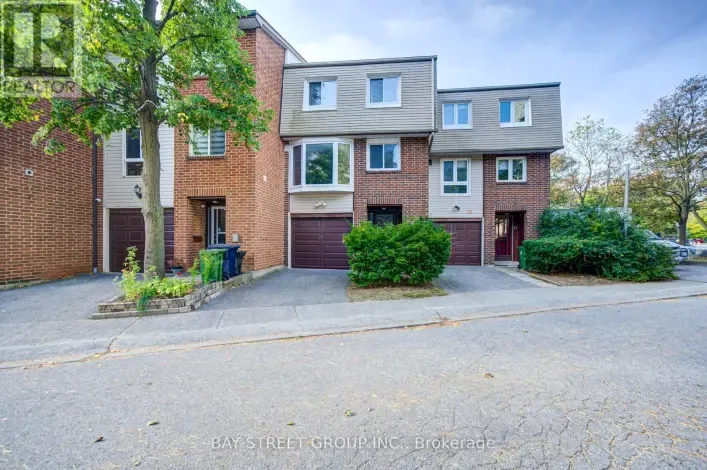 Row / Townhouse for sale: 20 - 33 DUNDALK DRIVE, Toronto