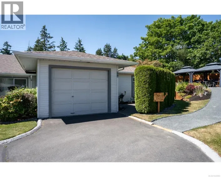 20 450 Bay Ave, Parksville