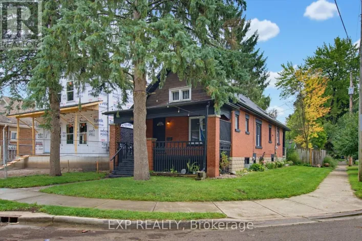 20 BARRINGTON AVENUE, London North