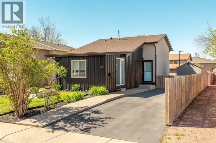 20 Columbia Bay W, Lethbridge