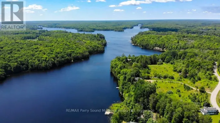 20 GOLDEN HORSESHOE LANE, Whitestone