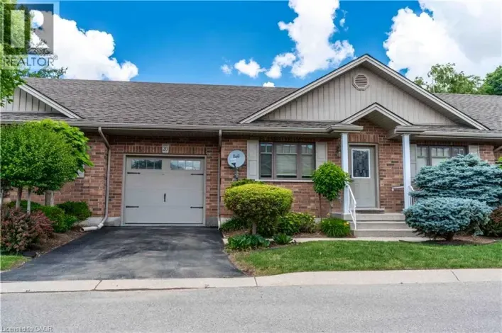 Row / Townhouse for sale: 20 TRINITY Lane Unit# 20, Waterford