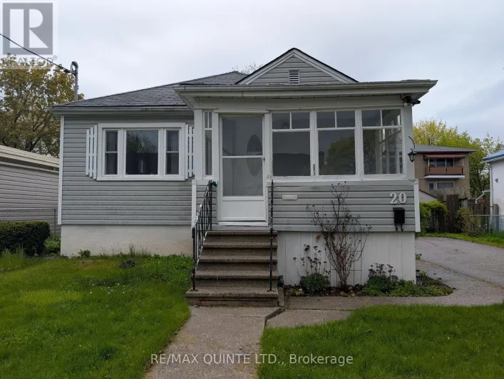20 WELLINGTON CRESCENT, Belleville