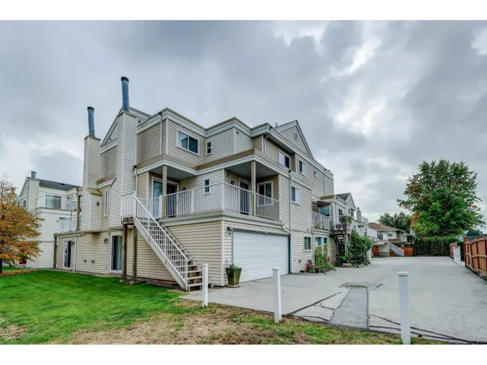 200 10077 156 STREET, Surrey