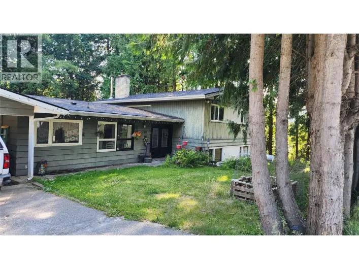 200 5TH  NW Street, Nakusp
