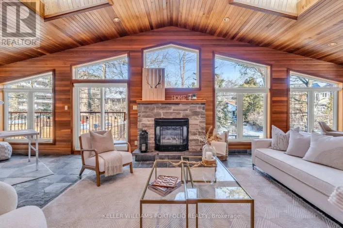 200 LAKE PROMENADE, Toronto