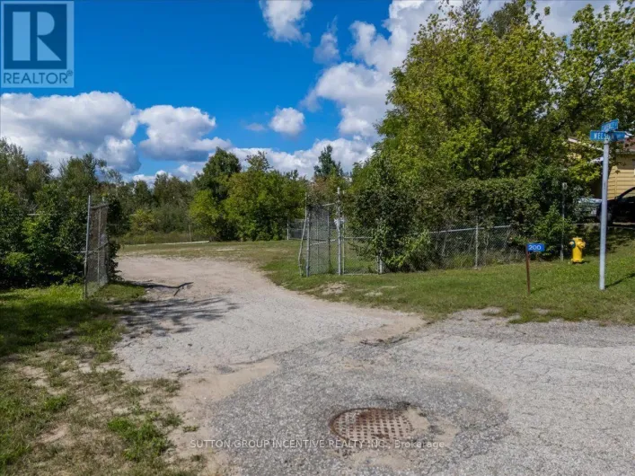 200 NELSON STREET, Gravenhurst)