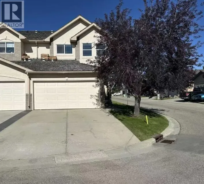 200 Royal Crest View NW, Calgary