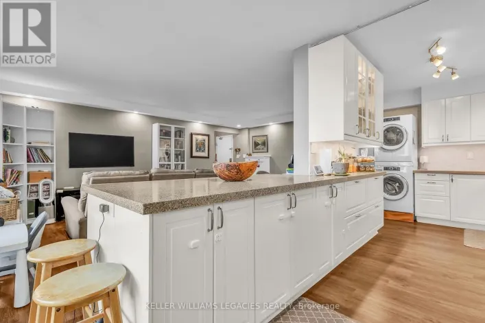 2001 - 1 MASSEY SQUARE, Toronto