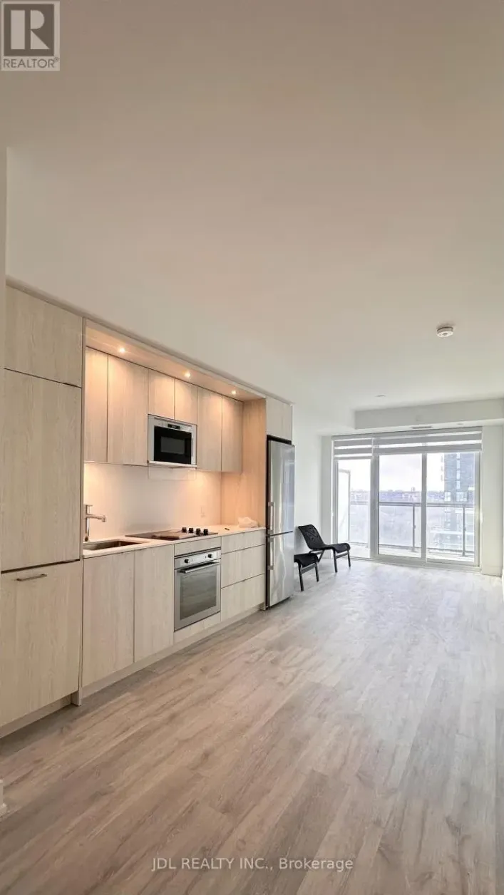 2001 - 30 INN ON THE PARK DRIVE, Toronto