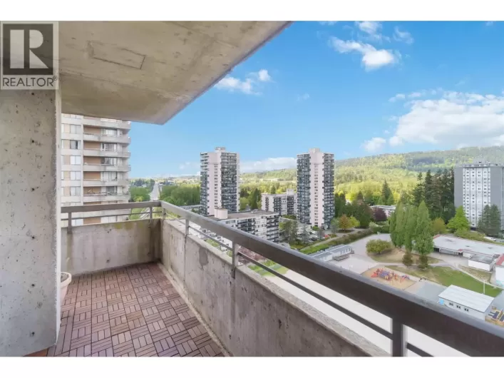 2002 3755 BARTLETT COURT, Burnaby