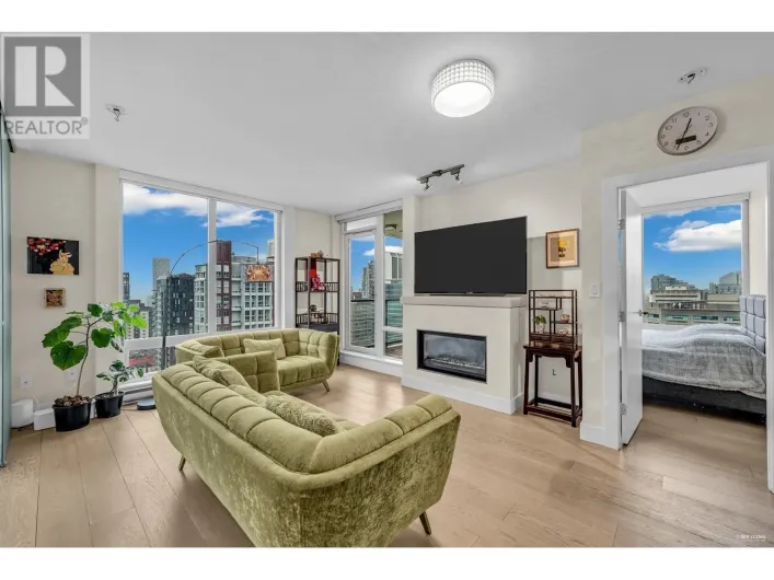 2002 565 SMITHE STREET, Vancouver