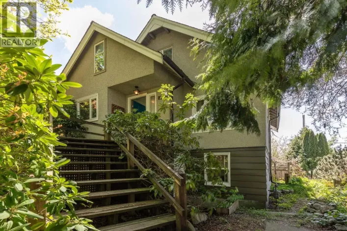 2002 E 13TH AVENUE, Vancouver