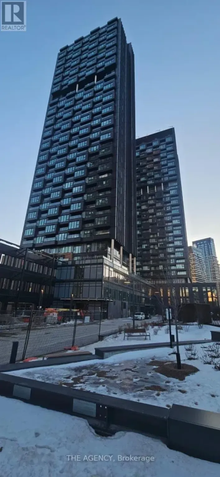 2005 - 1 QUARRINGTON LANE, Toronto