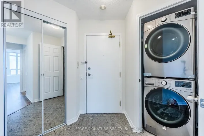 2005 - 8 HILLCREST AVENUE, Toronto