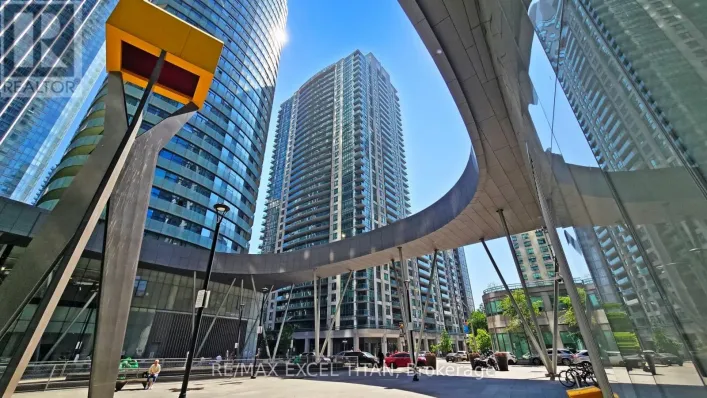 2006 - 19 GRAND TRUNK CRESCENT, Toronto