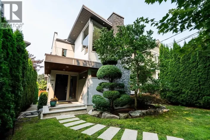 2007 LARSON ROAD, North Vancouver