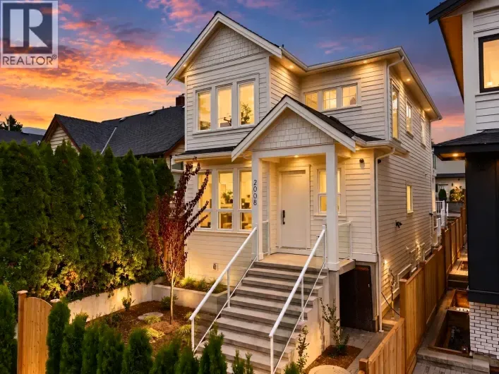2008 WESTVIEW DRIVE, North Vancouver