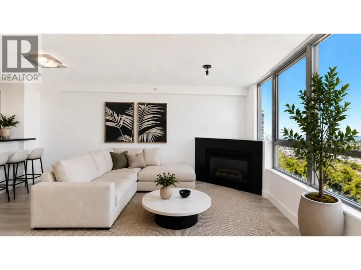 2009 63 KEEFER PLACE, Vancouver