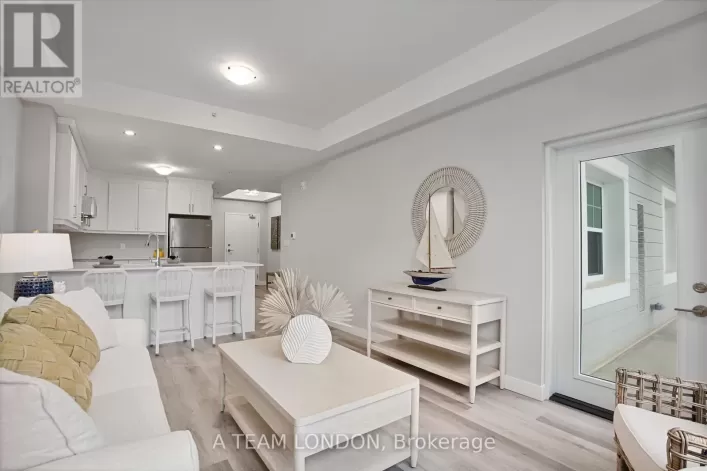 201 - 100 THE PROMENADE, Central Elgin