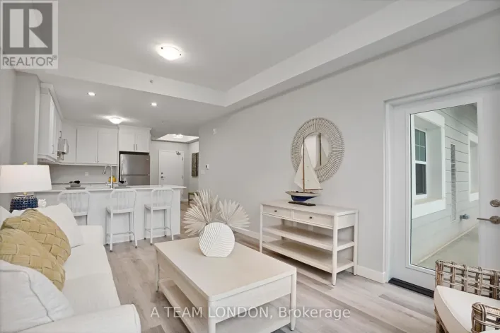 201 - 100 THE PROMENADE, Central Elgin