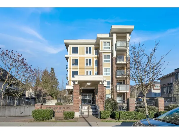 201 13883 LAUREL DRIVE, Surrey