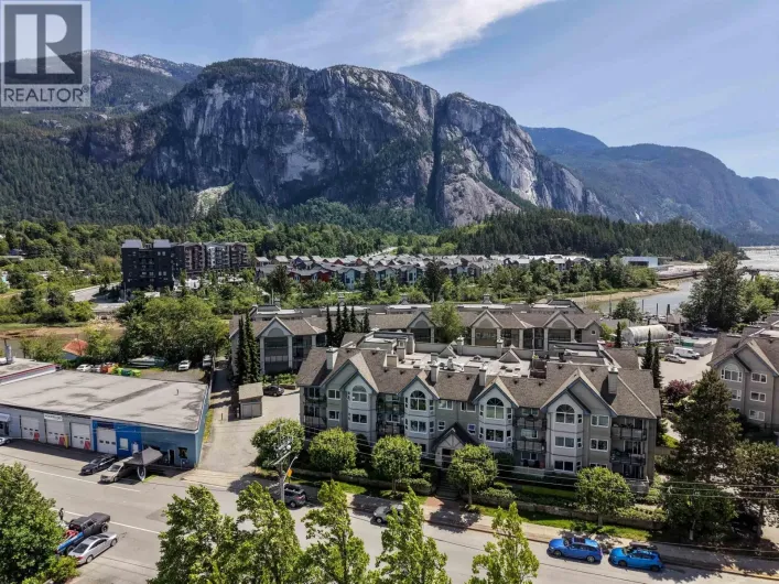 201 1460 PEMBERTON AVENUE, Squamish
