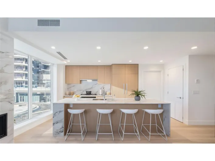 201 1475 FOSTER STREET, Surrey